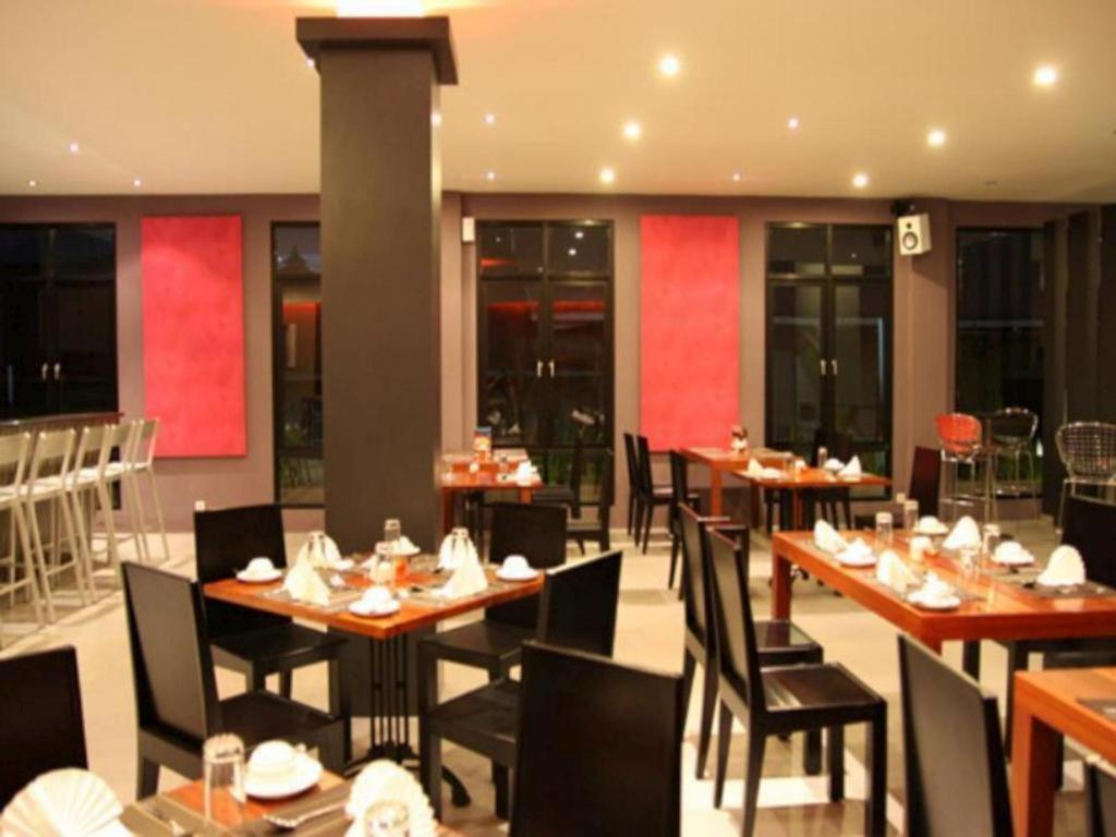 Plan B Hotel Padang  Exterior foto