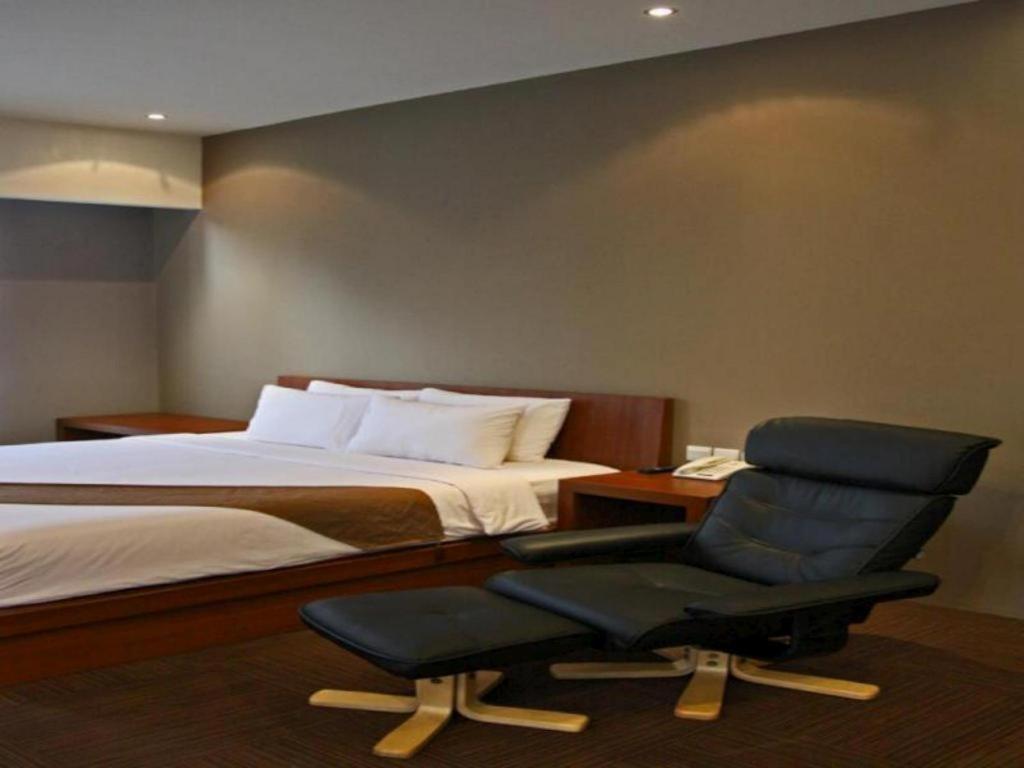 Plan B Hotel Padang  Exterior foto