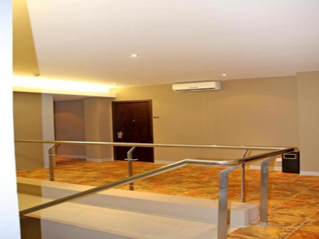 Plan B Hotel Padang  Exterior foto