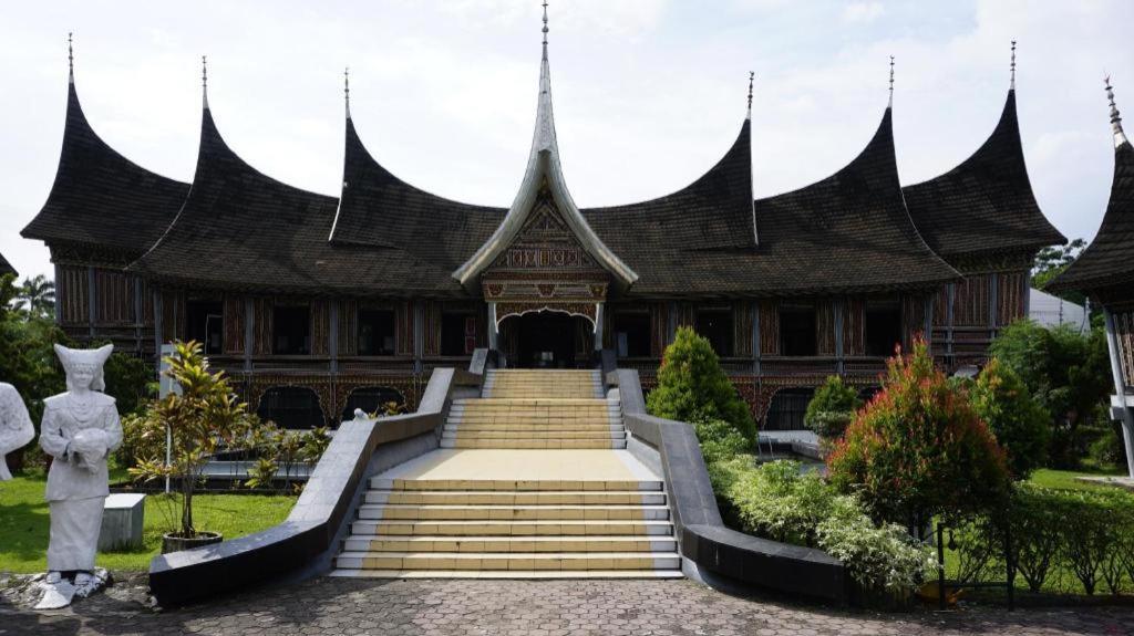 Plan B Hotel Padang  Exterior foto