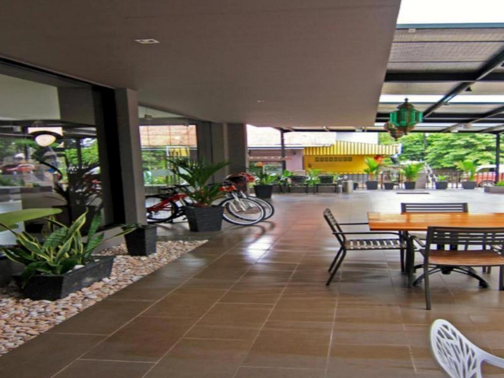 Plan B Hotel Padang  Exterior foto
