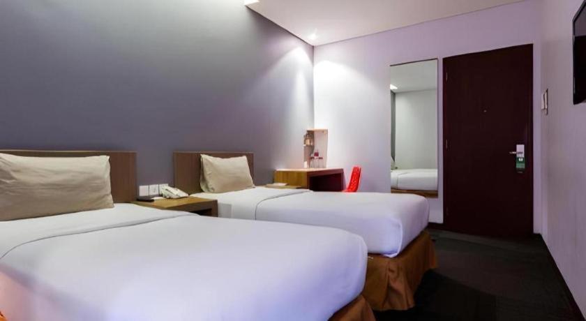 Plan B Hotel Padang  Exterior foto