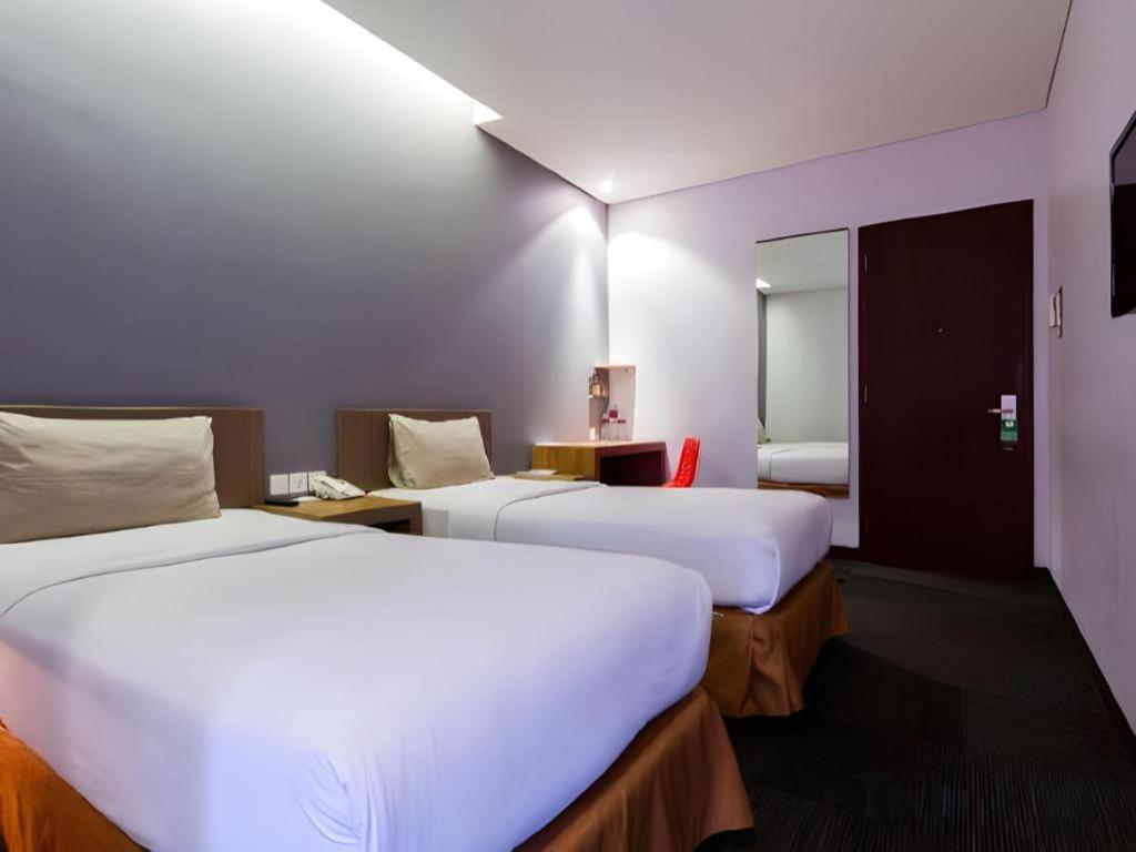Plan B Hotel Padang  Exterior foto