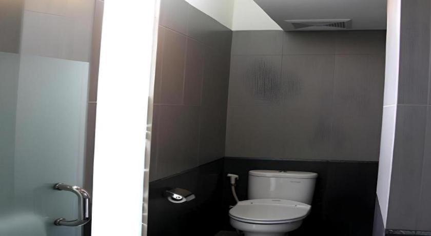 Plan B Hotel Padang  Exterior foto