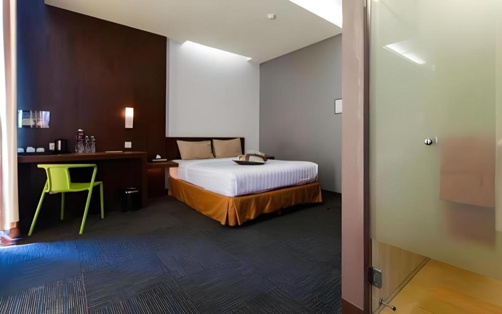 Plan B Hotel Padang  Exterior foto