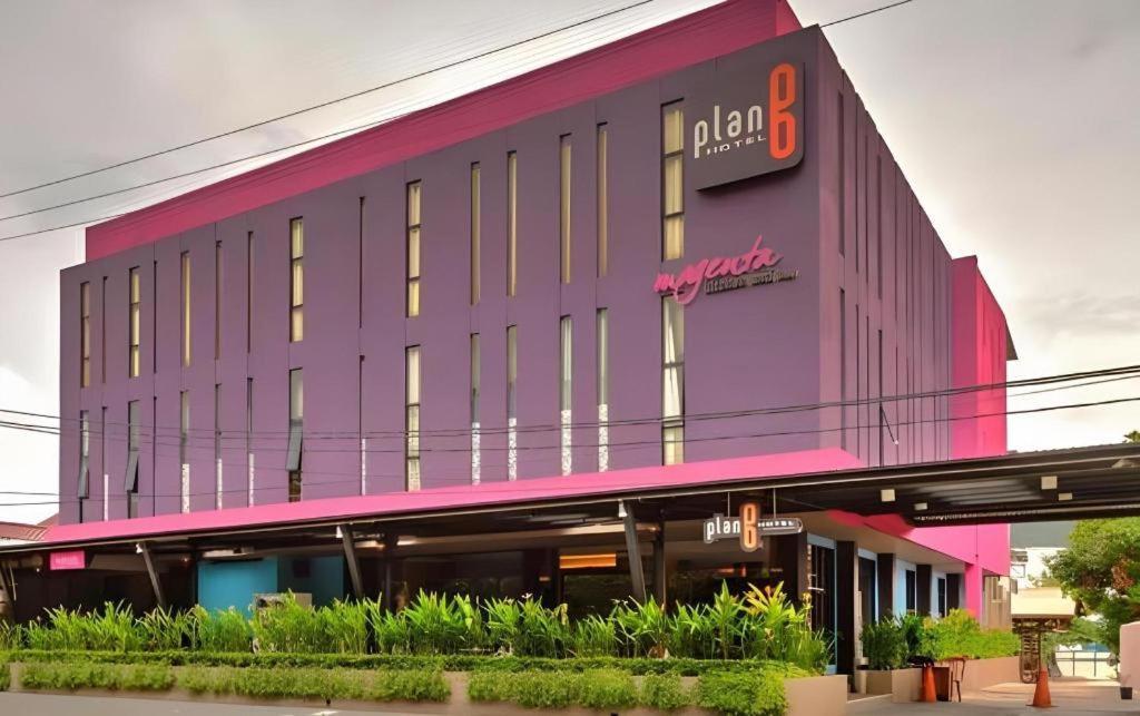 Plan B Hotel Padang  Exterior foto