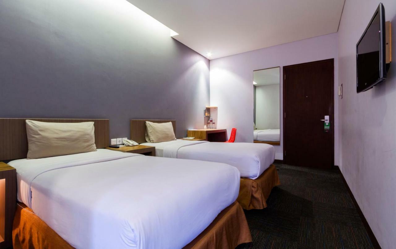 Plan B Hotel Padang  Exterior foto